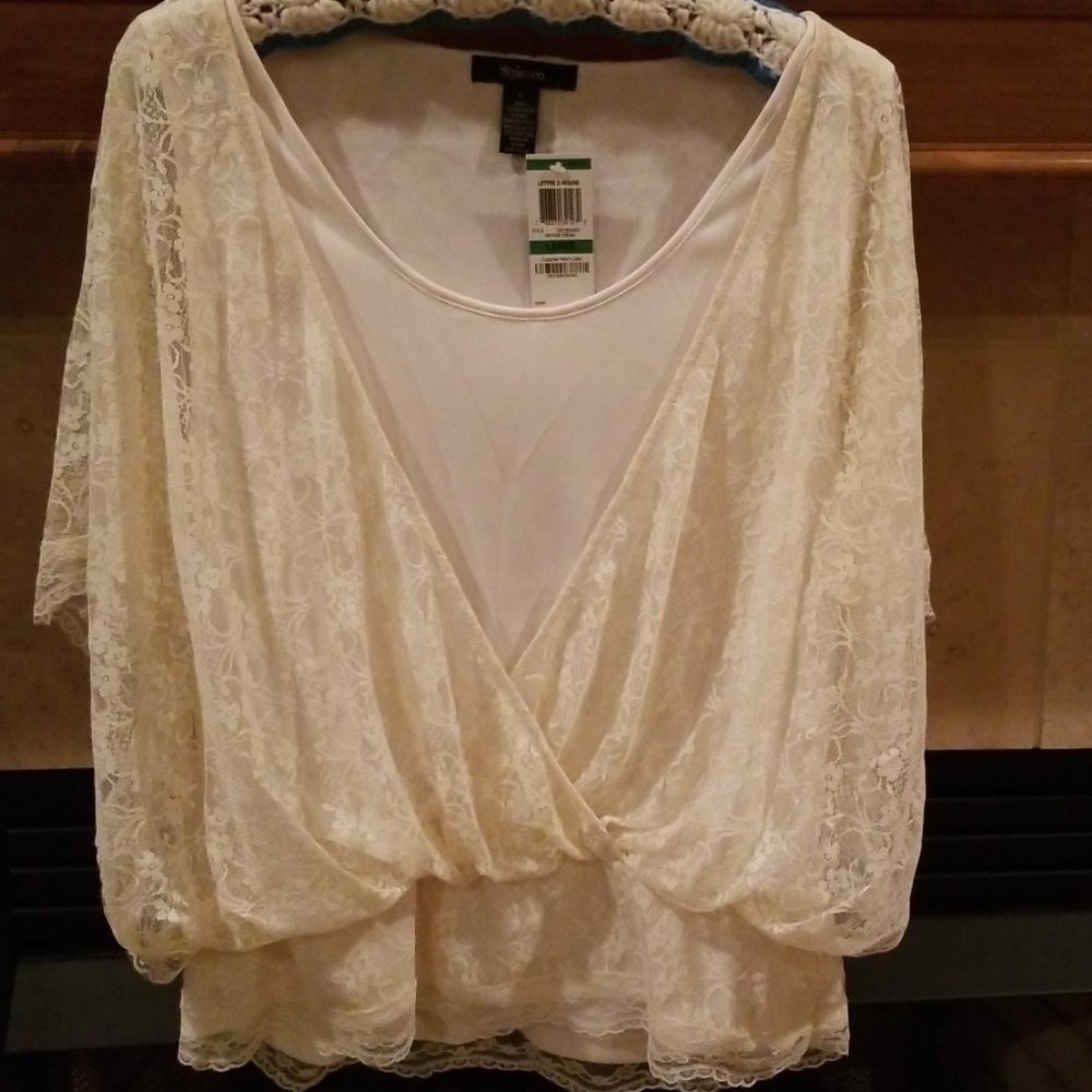 New Woman's dressy lace top